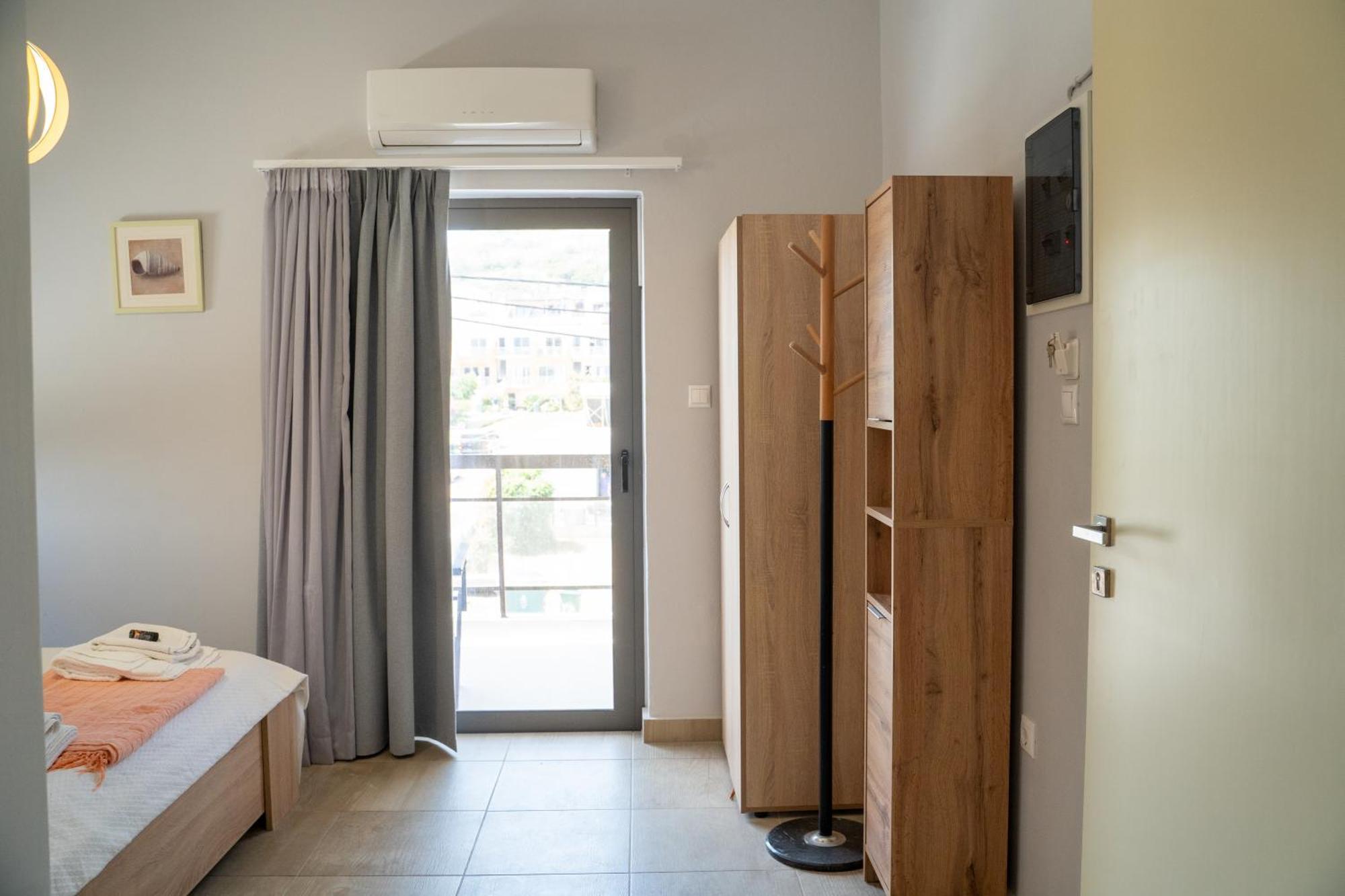 Nefeli Rooms Agia Marina  Luaran gambar